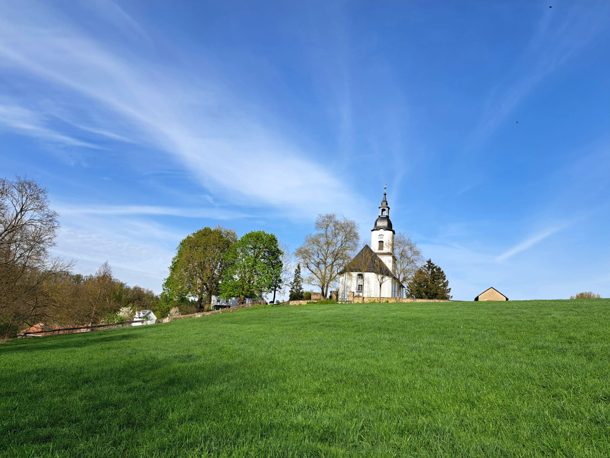 ein Landschaftsbild bei schönem Wetter
